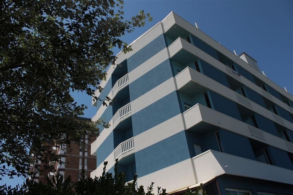Grand Hotel Azzurra Club Lido Adriano Exterior foto