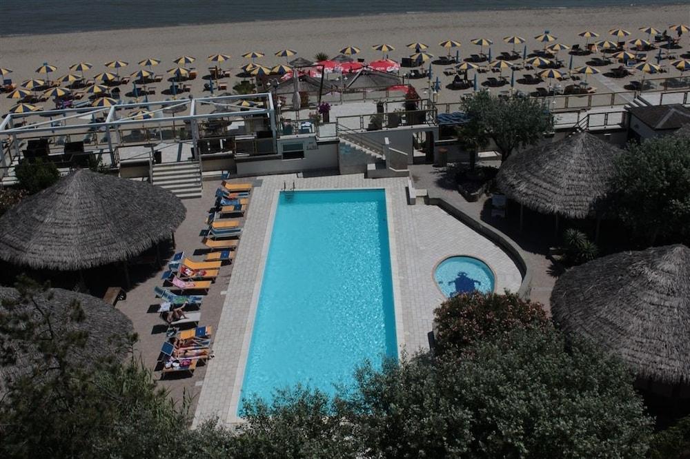 Grand Hotel Azzurra Club Lido Adriano Exterior foto