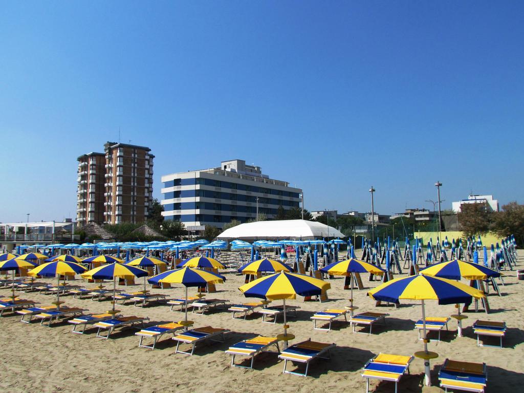 Grand Hotel Azzurra Club Lido Adriano Exterior foto