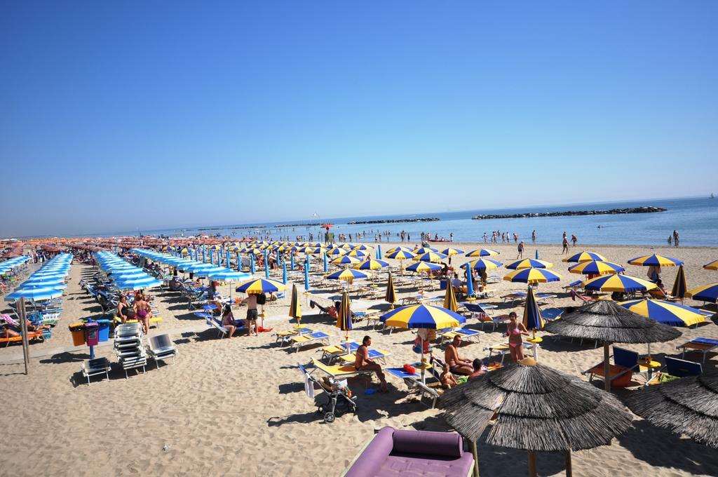 Grand Hotel Azzurra Club Lido Adriano Exterior foto